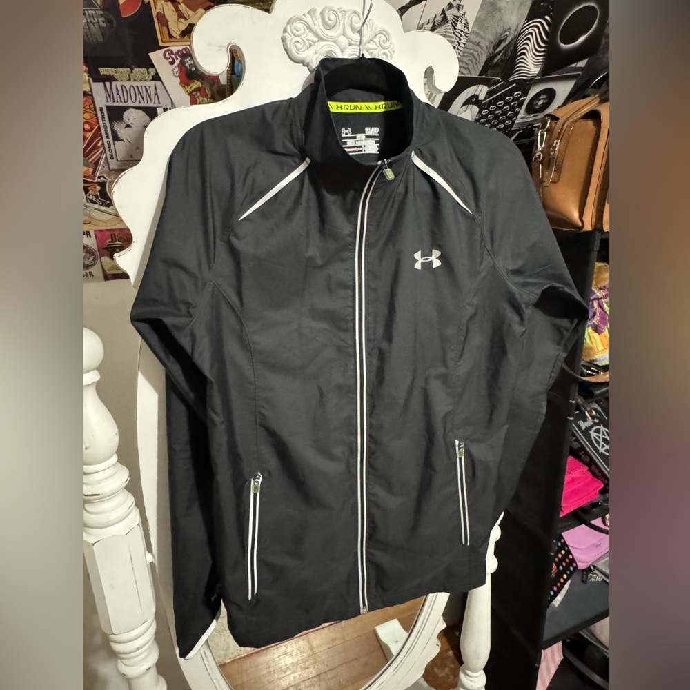 🩷 $5 items for $25 Minimum. Under Armour Black Bomber Jacket with White Accents